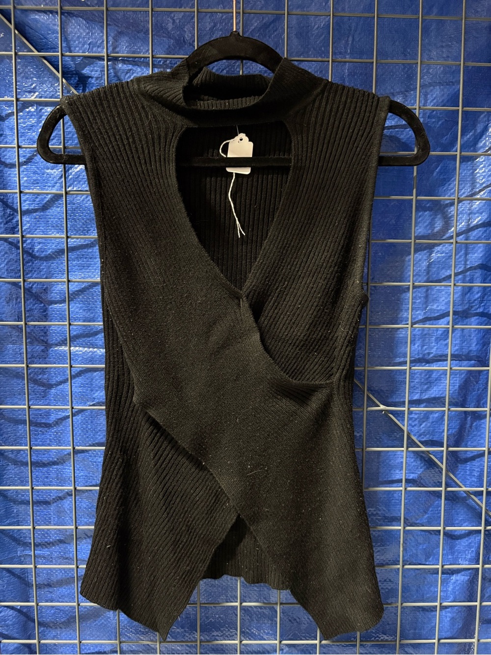 Sleeveless ribbed cutout Knit Top